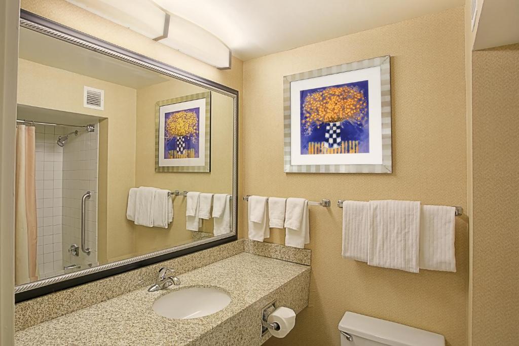 Quality Inn & Suites- Valparaiso Room photo